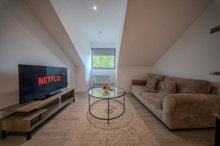 Sleeps 6 | Free Parking | Fast Wi-fi | Contractors - Brentwood