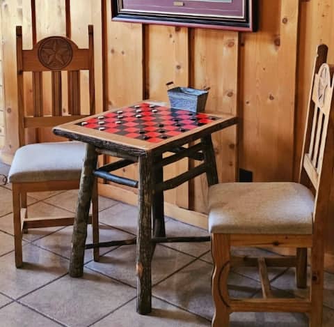 A Room at The Log Cabin ~ Cozy ~ Pool/Hot Tub