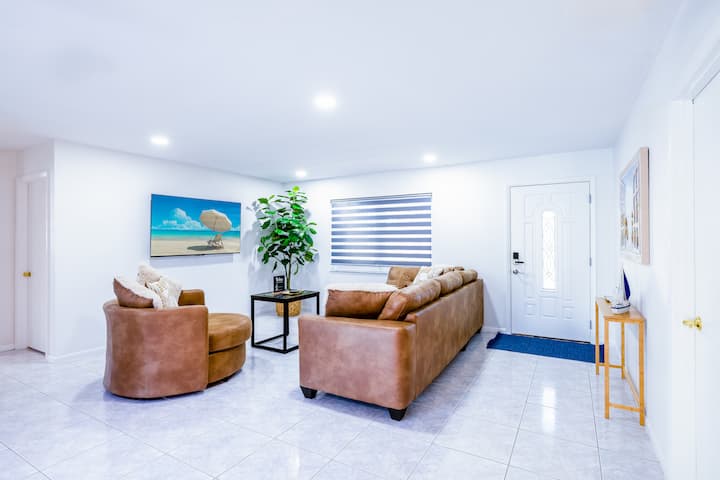 Blue Haven | 12 Ppl |Pool & Spa |Mini Golf |Games - Cape Coral, FL