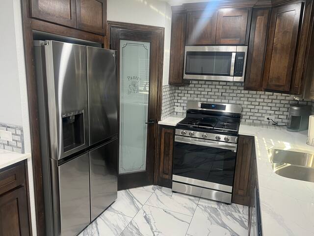 Newly Renovated Stockyards Home gallery image 3