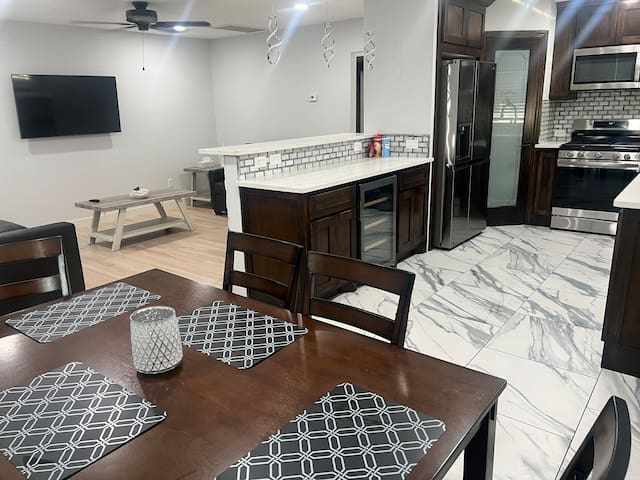 Newly Renovated Stockyards Home gallery image 2