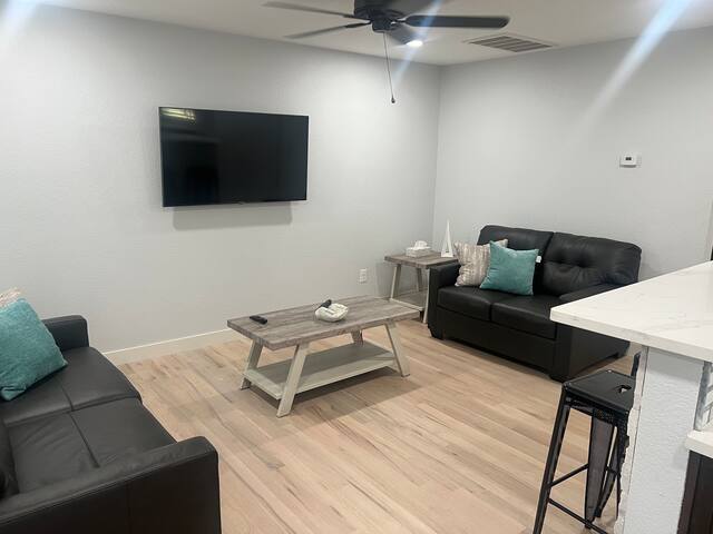 Newly Renovated Stockyards Home gallery image 4