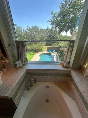 Large House w/Stunning Pool on ATX Greenbelt gallery image 5