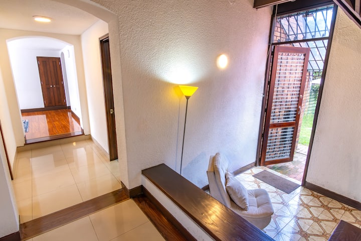 °400m2 Maravilloso Chalet Suizo ~ Chimenea Y Bbq - Bogotá