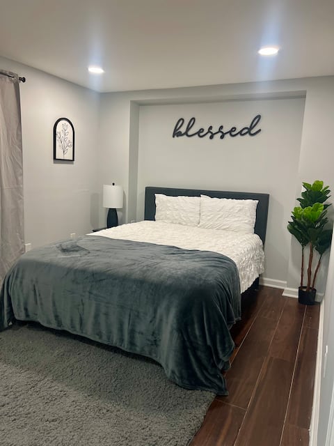 Suburban Short & Long Term Rental in Quiet Area