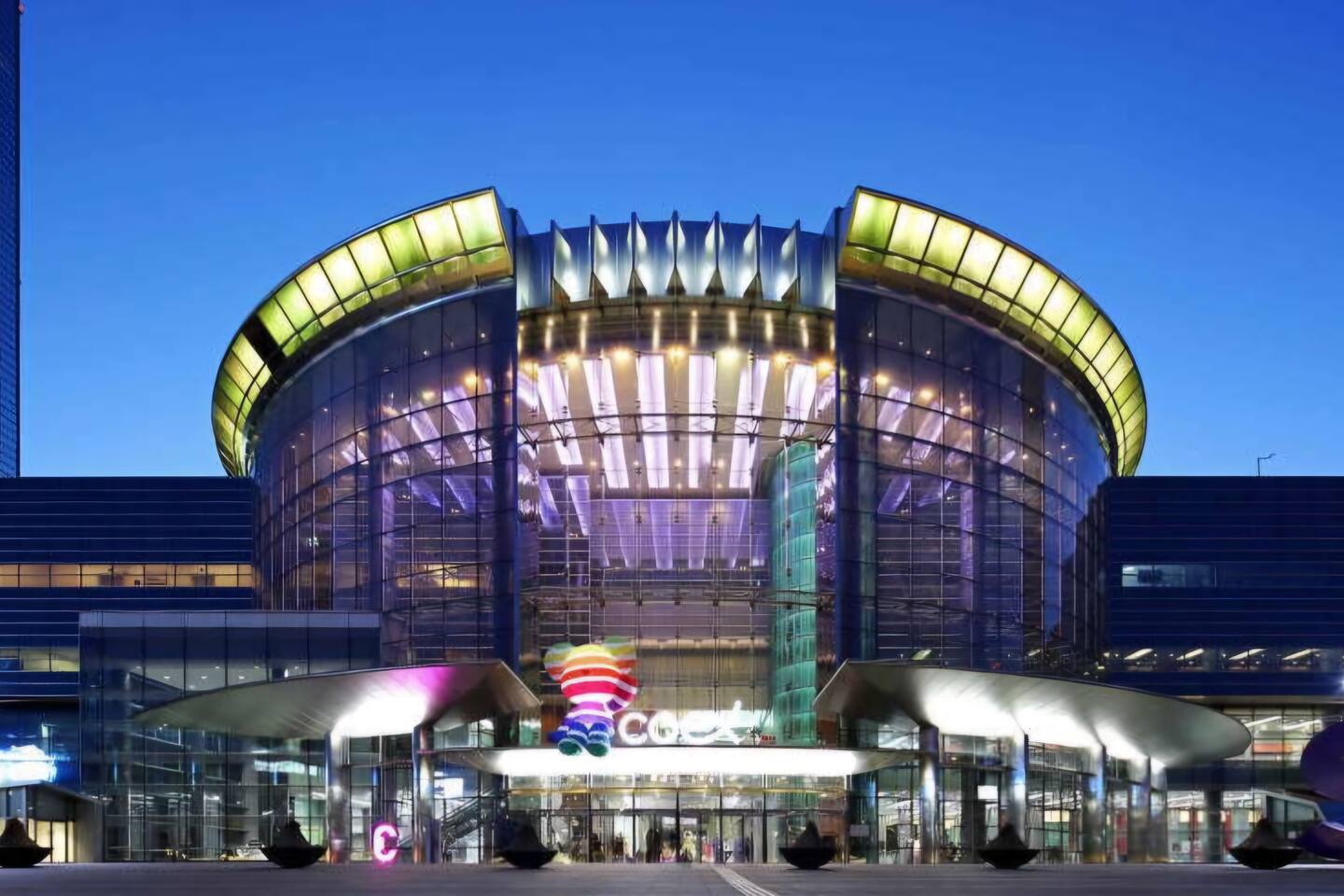 COEX has so many shopping, gourmet food, movies, and things to see.