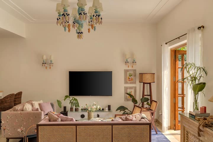 Living room image 6