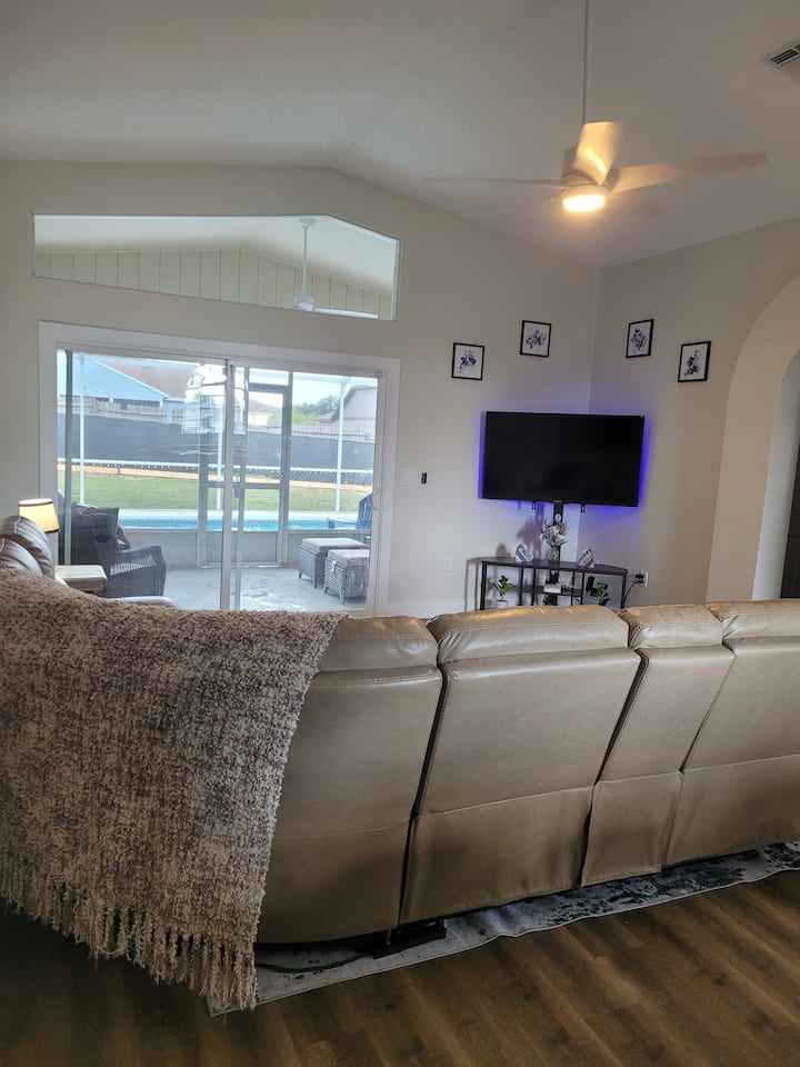 Large sectional with 2 power reclimers and 1 manual.