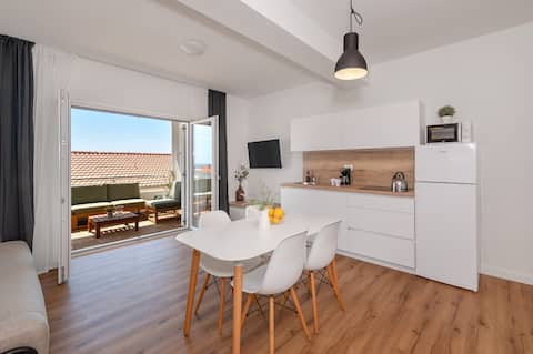 Apartments Tihi with terrace and sea view V