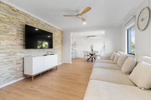 Top performing Airbnb: New Renovated Retreat + JetSpa, Wifi & More! in Rosebud