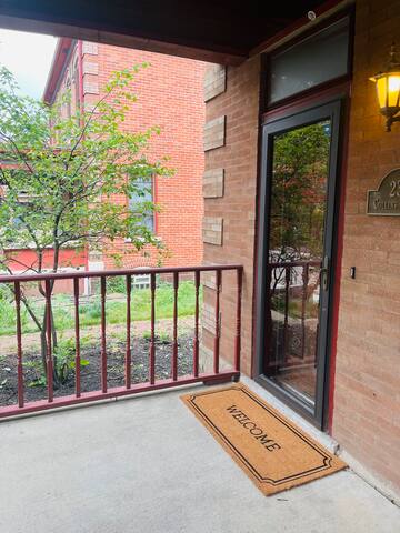 Urban Spacious 3BR Retreat| Best Location in City gallery image 3