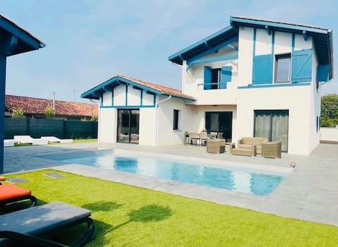 Beautiful villa with pool.