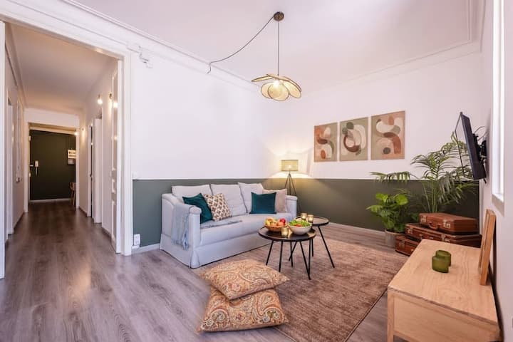 Grand Appart Groupes 12 Ch. 6 Sdb L'eixample 24p - Esplugues de Llobregat