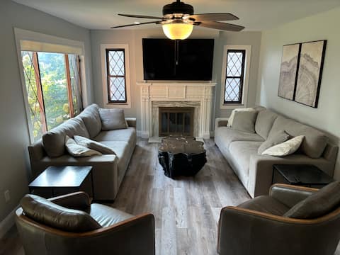 Popular Airbnb listing: Heated Pool + Hot Tub 10 min to Airport & Downtown in Kamm's