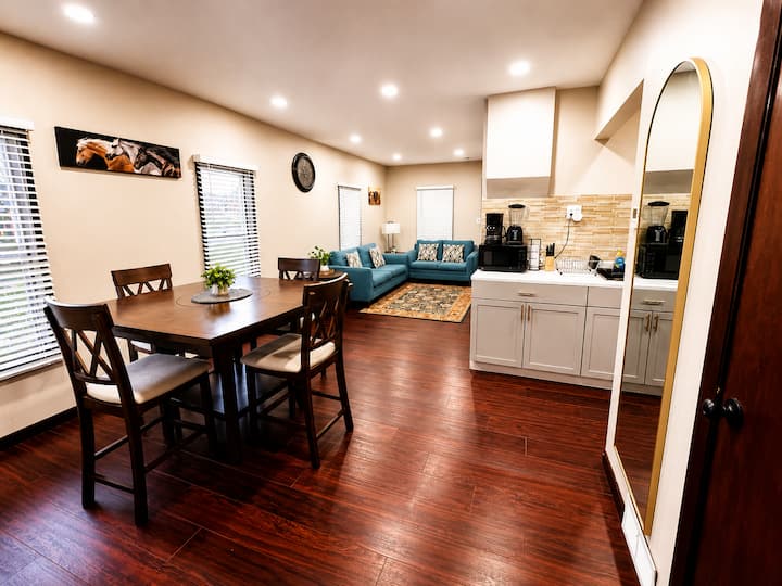 Grand 2 Homes | 6br | Sleeps 14+ | Walk To Falls - Niagara Falls, NY