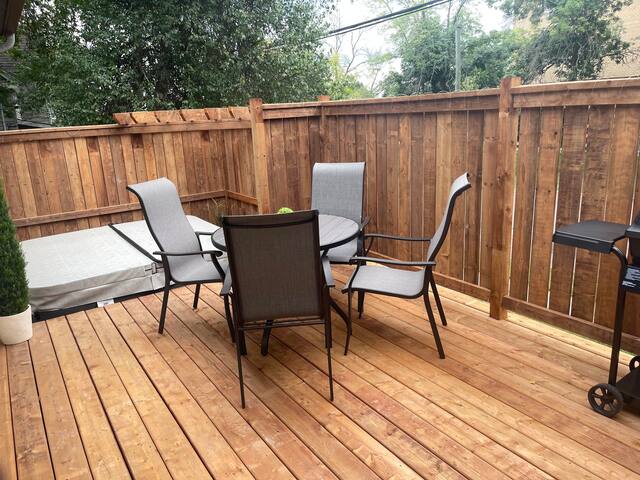 University Manor gallery image 5