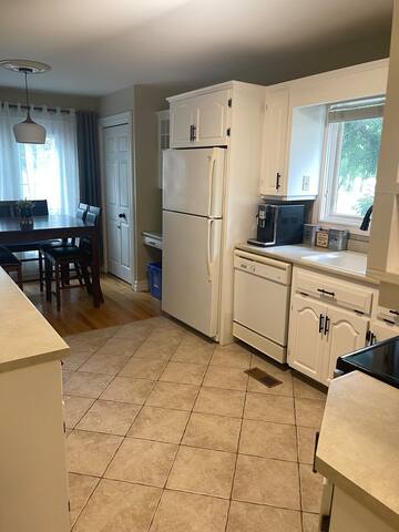 University Manor gallery image 3