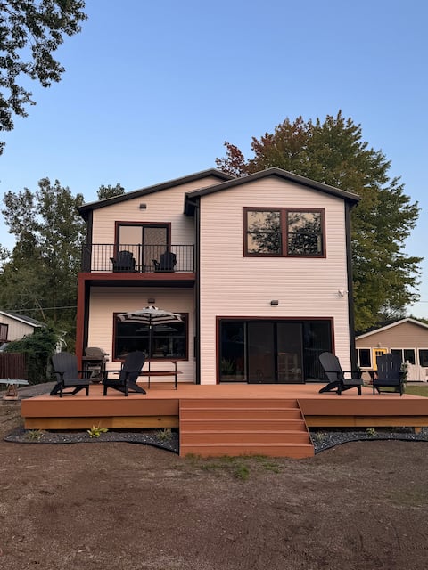 Shavehead Lakeside Oasis