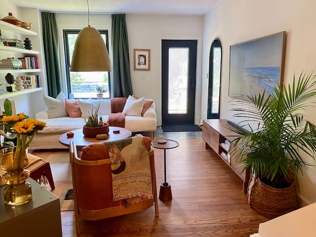 Luxury Home in Heart of Toronto gallery image 2