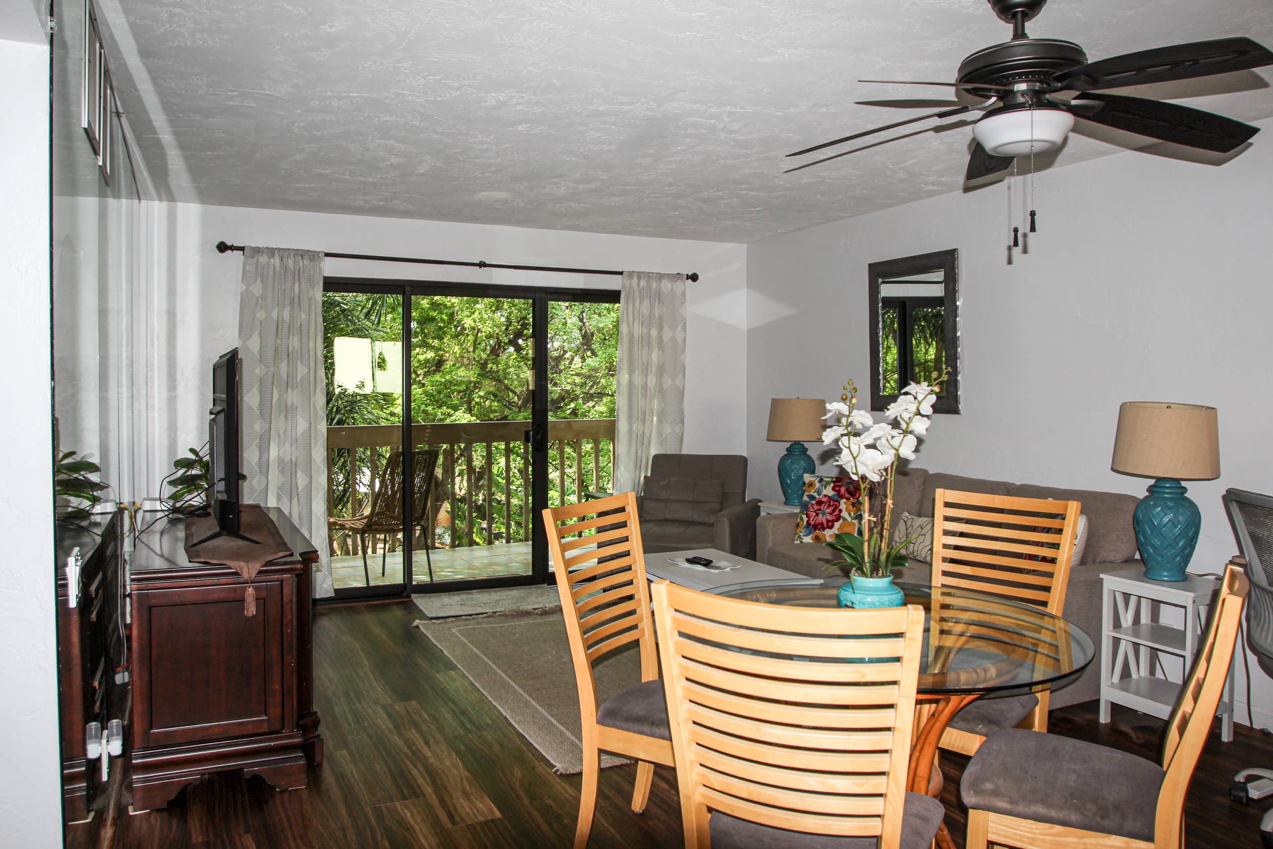 Condo in Kailua-Kona · ★4.48 · 2 bedrooms · 4 beds · 2 private baths - Image 15