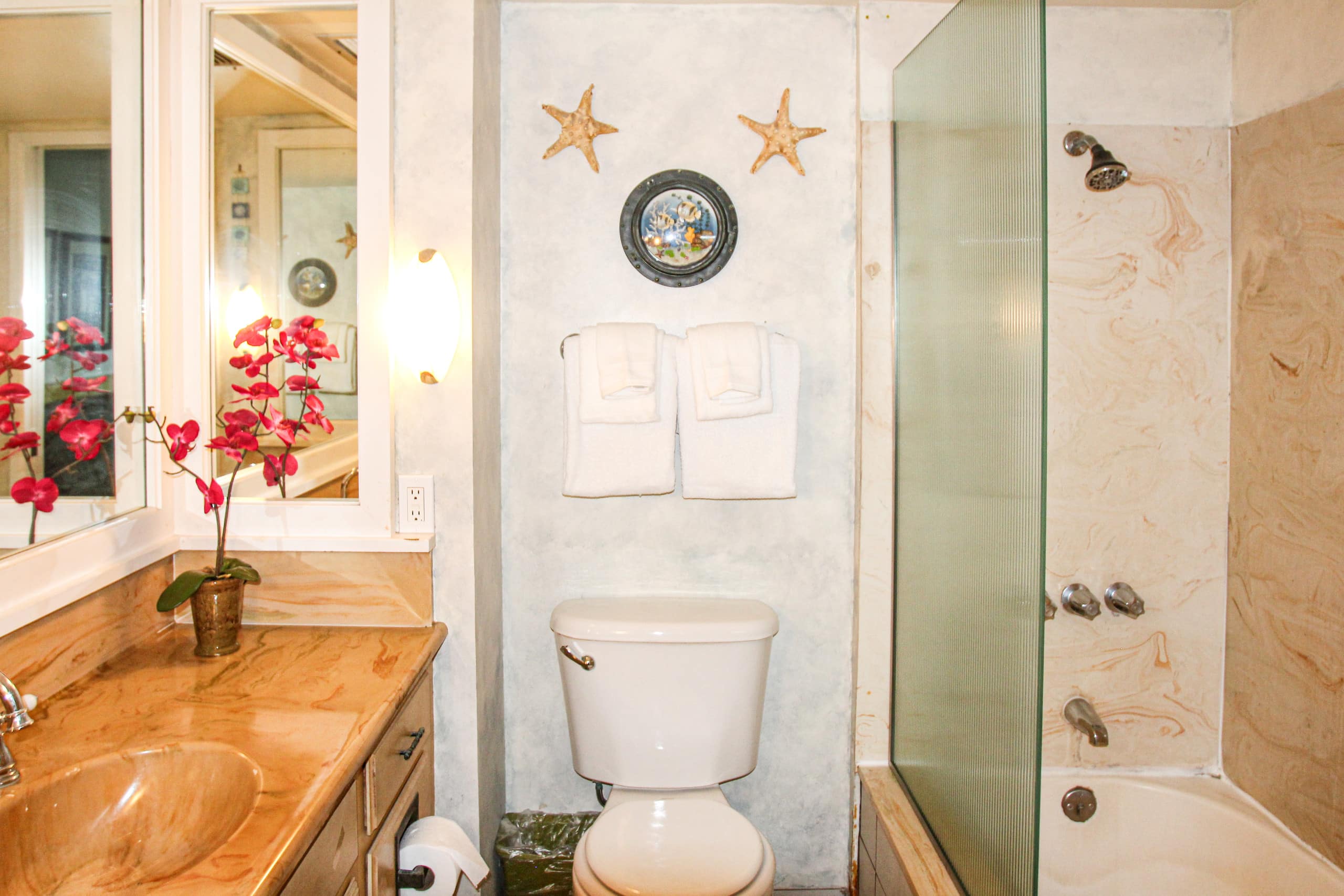 Condo in Kailua-Kona · ★4.48 · 2 bedrooms · 4 beds · 2 private baths - Image 25