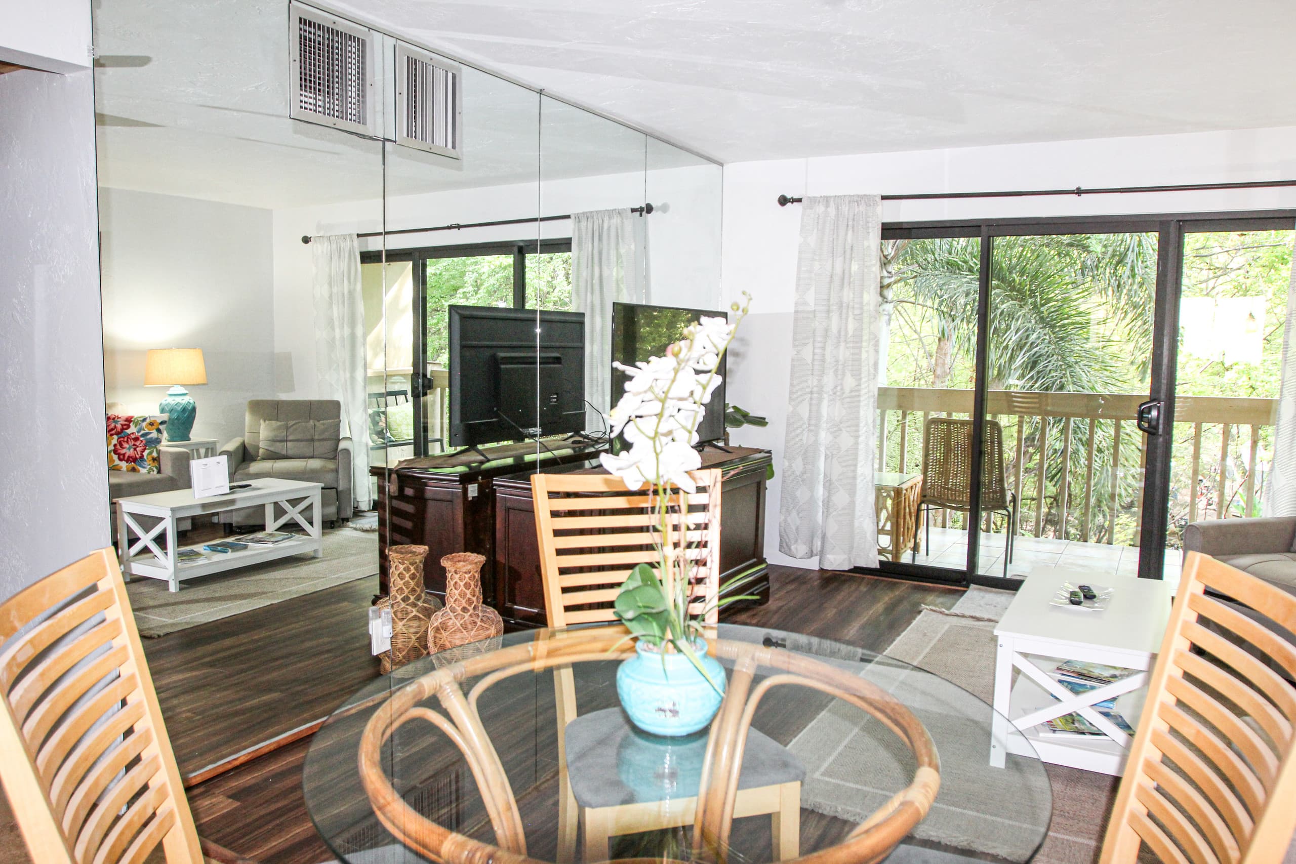 Condo in Kailua-Kona · ★4.48 · 2 bedrooms · 4 beds · 2 private baths - Image 16