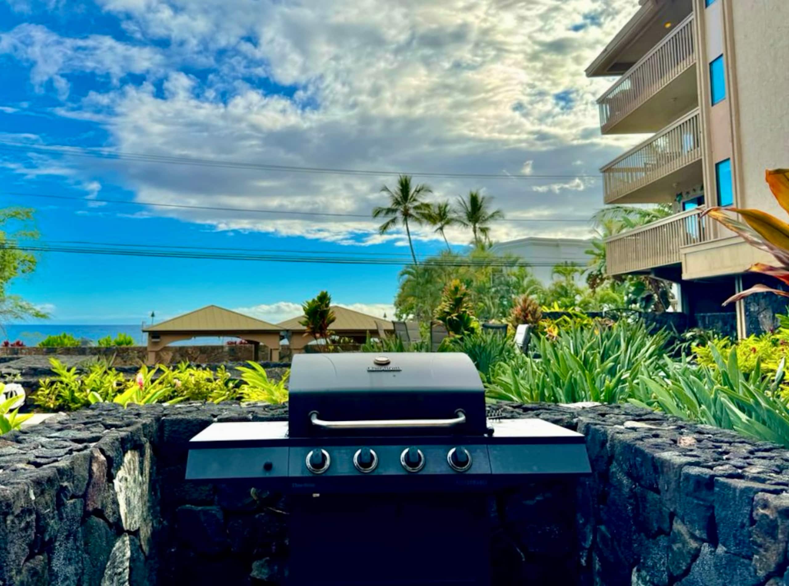 Condo in Kailua-Kona · ★4.48 · 2 bedrooms · 4 beds · 2 private baths - Image 73