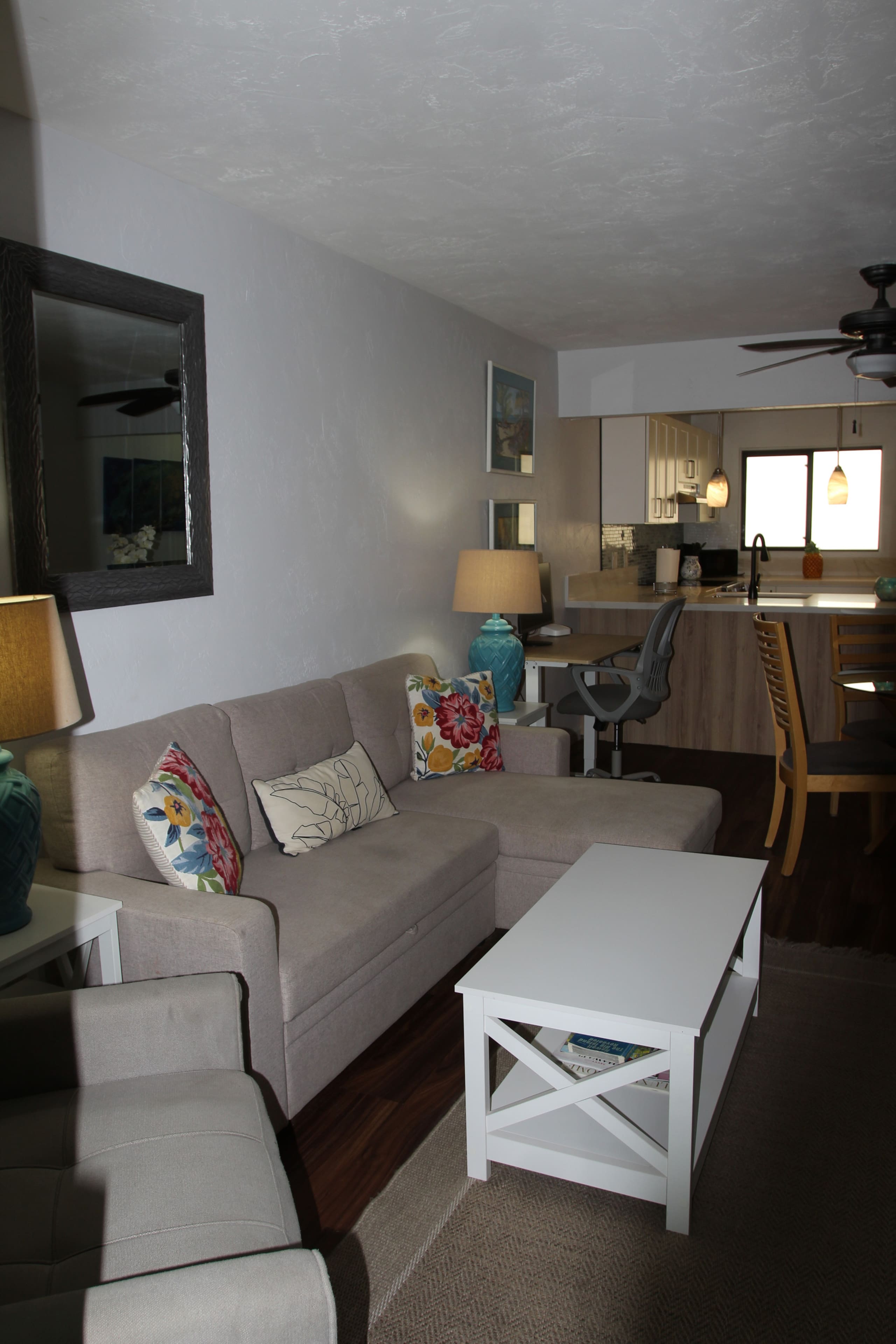 Condo in Kailua-Kona · ★4.48 · 2 bedrooms · 4 beds · 2 private baths - Image 4