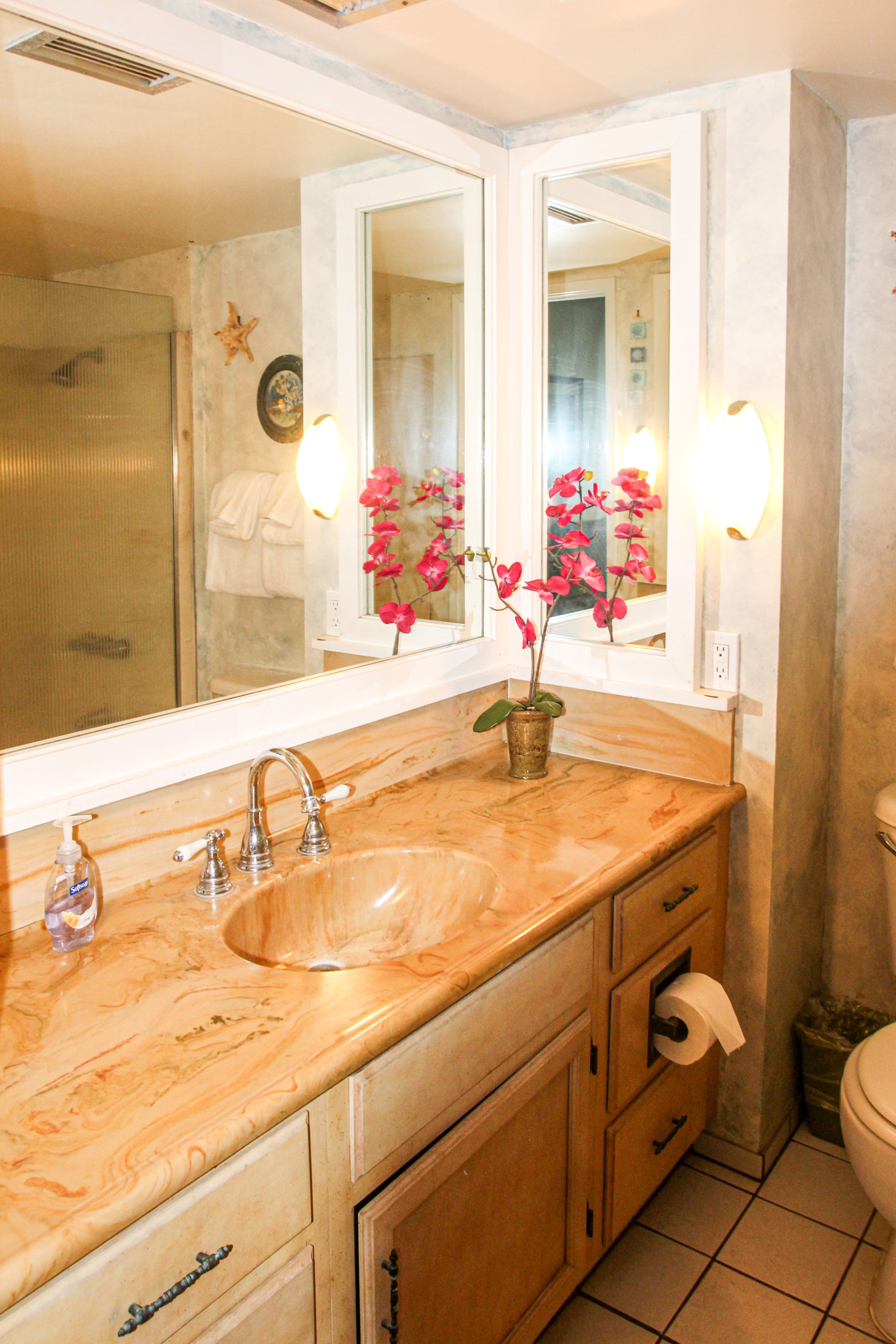 Condo in Kailua-Kona · ★4.48 · 2 bedrooms · 4 beds · 2 private baths - Image 26