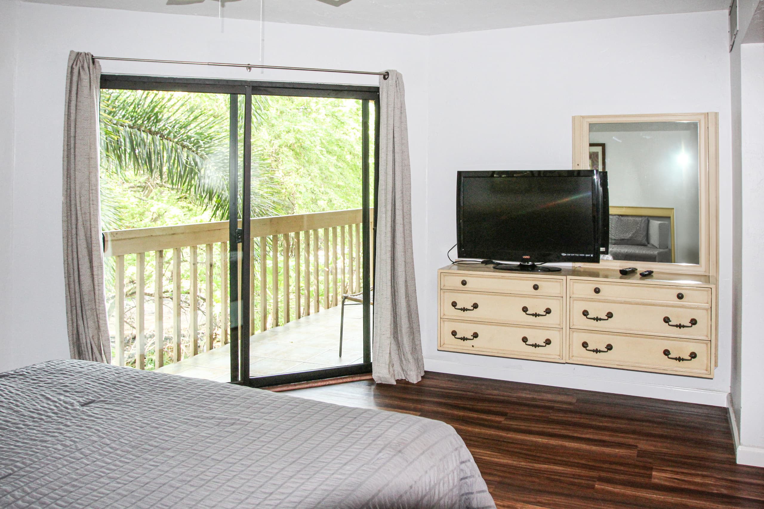 Condo in Kailua-Kona · ★4.48 · 2 bedrooms · 4 beds · 2 private baths - Image 18