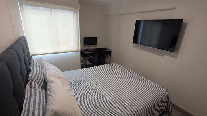 Schlafzimmer 1