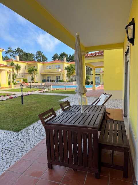 Top performing Airbnb: Burgo D. Manuel Pinhal 14 - Praia D 'el Rey in Amoreira