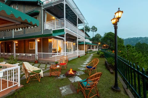 Elegant 2-BHK Pet Friendly Stay W/ Scenic Views