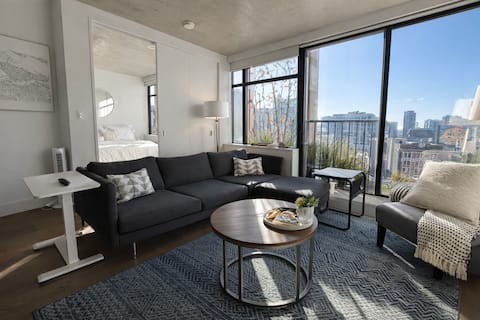 Successful Airbnb property: Iconic 1-bed condo at Gastown in Downtown
