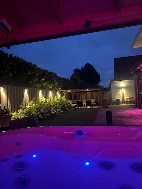 Luxury Villa near Amsterdam & Keukenhof Jacuzzi