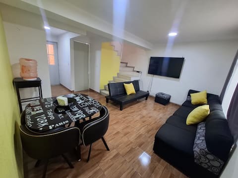 Top performing Airbnb: 6 beds, Casa Sola in Privada. 3 bedrooms in Cuautitlán Izcalli