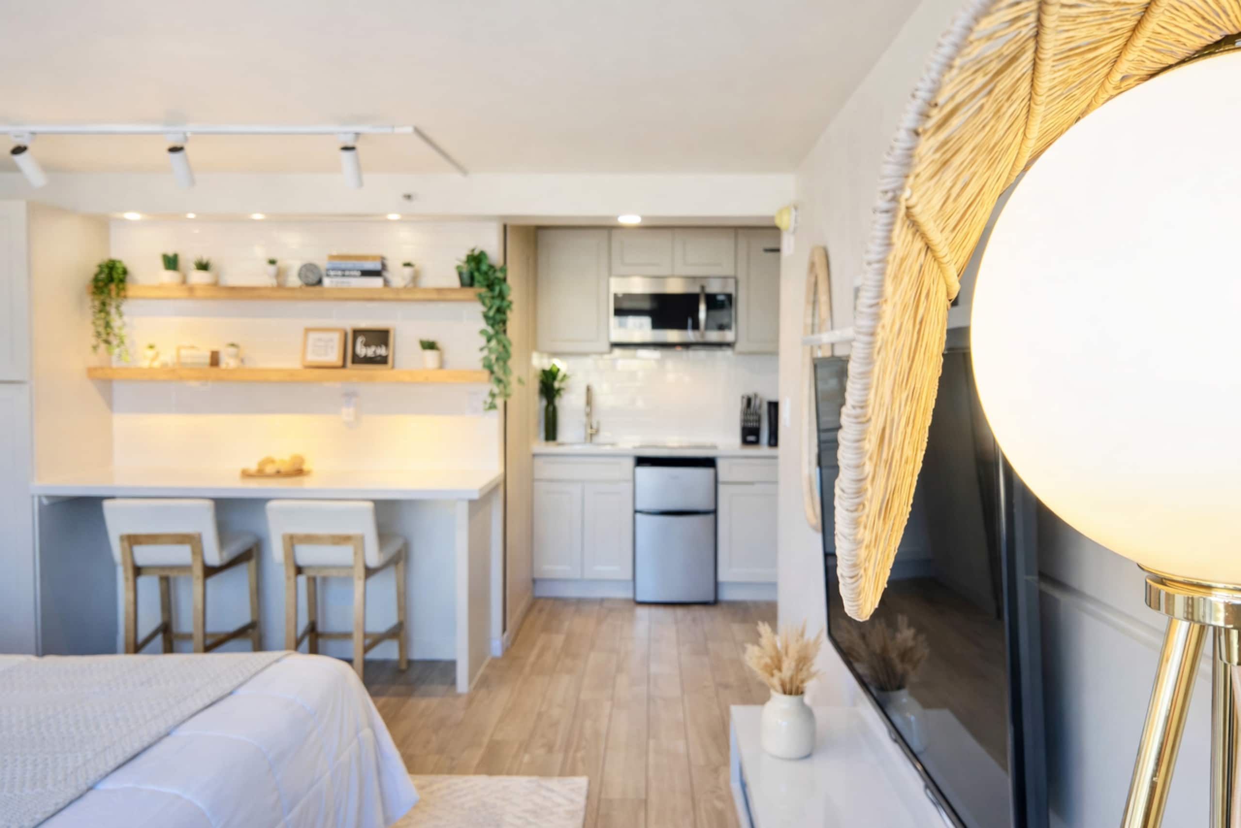 Urban Chic Meets Island Serenity in Waikiki - Image 13