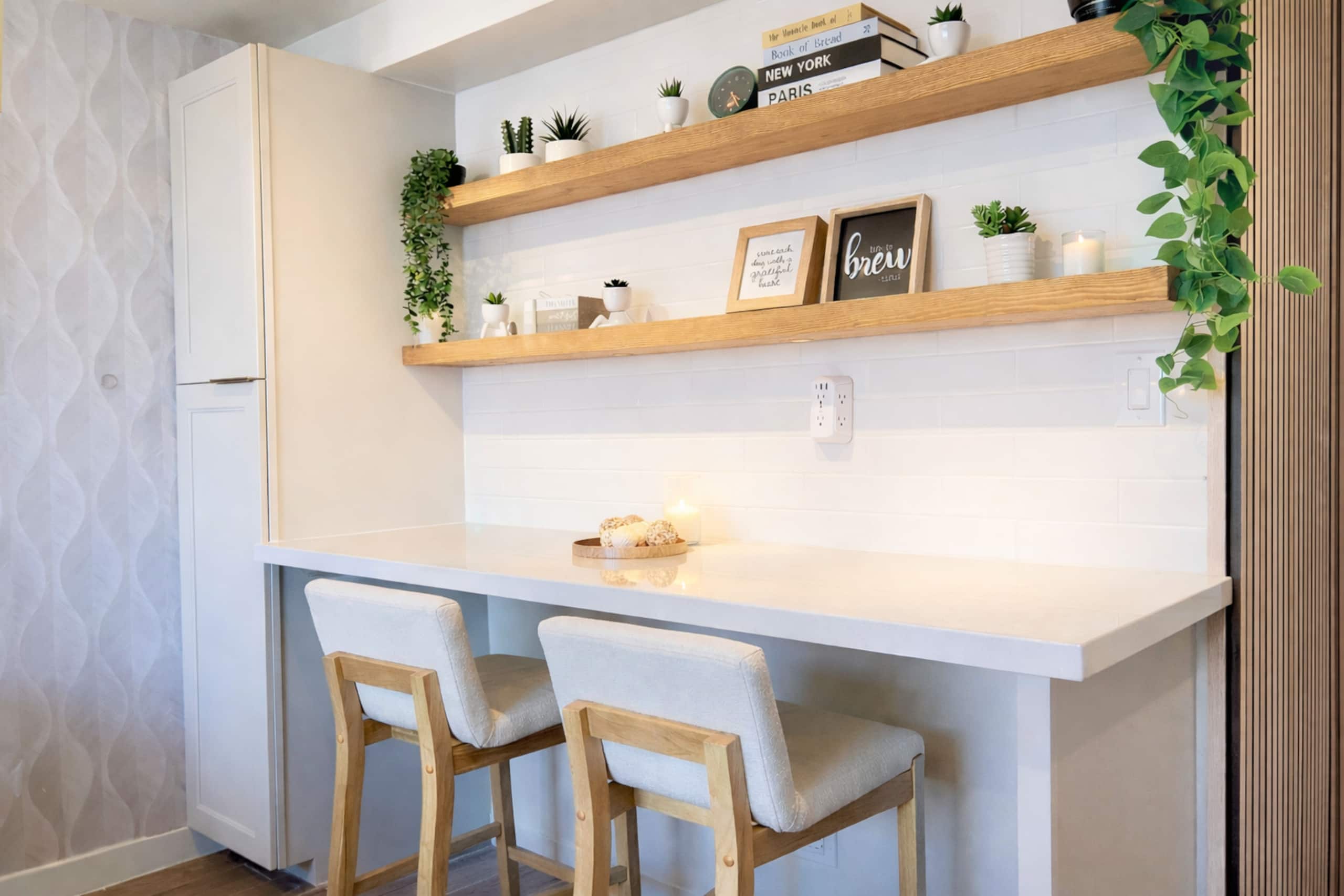 Urban Chic Meets Island Serenity in Waikiki - Image 15