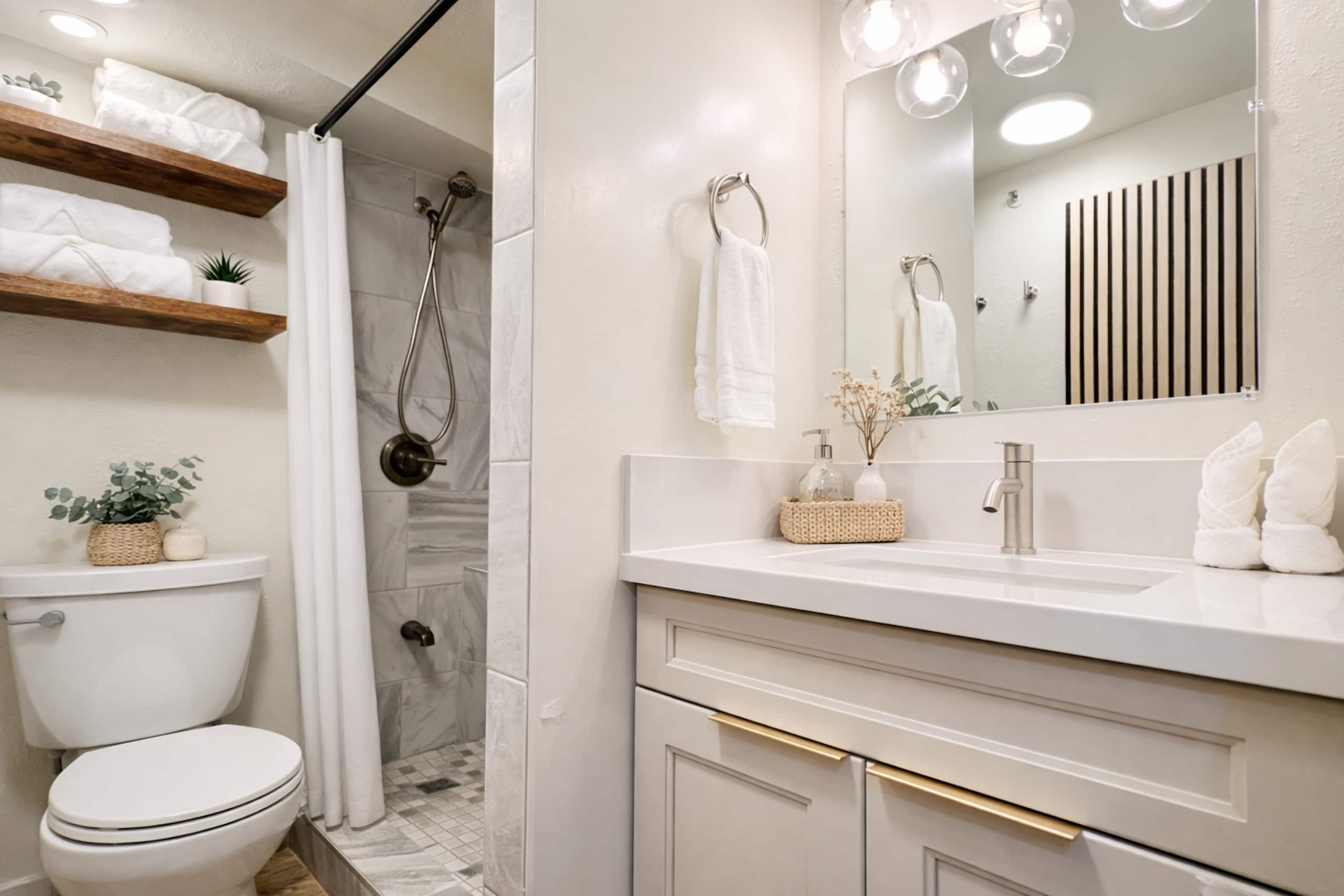 Urban Chic Meets Island Serenity in Waikiki - Image 21