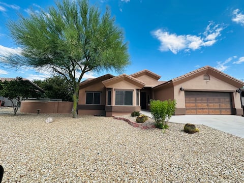 Central Wickenburg Gem w/ horse boarding