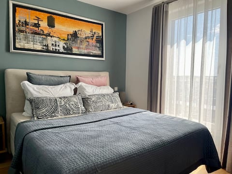 Rooftop Apartment *Fast Internet *Parking Garage