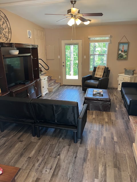 Popular Airbnb listing: Summer Drift Cottage in Alexander City / Lake Martin