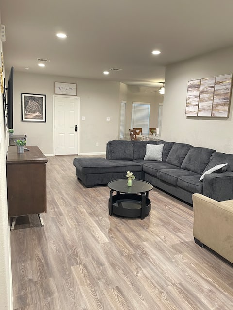 Popular Airbnb listing: Spacy Home Near Med Center, NRG & DTown + Parking in South Park