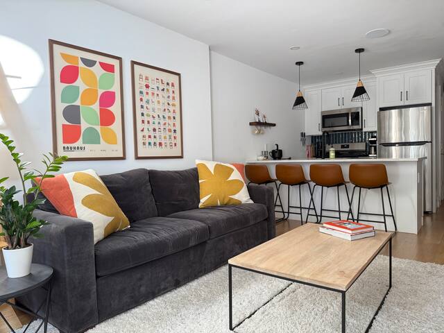 Chic Space in Amazing Neighborhood gallery image 2