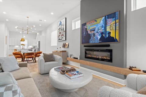 Top performing Airbnb: The Ruthven @ Downtown Houston: High Fashion Home in Fourth Ward