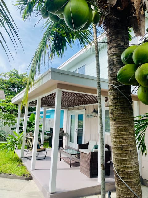 Costal Escape
1.5 mi to Beach|Golf Course|Downtown
