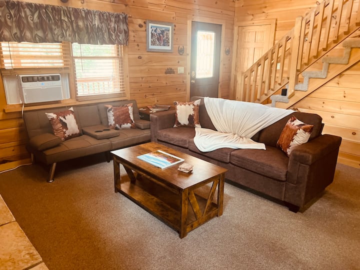 Rustic Log Cabin Getaway / Hot Tub! - Sedona, AZ