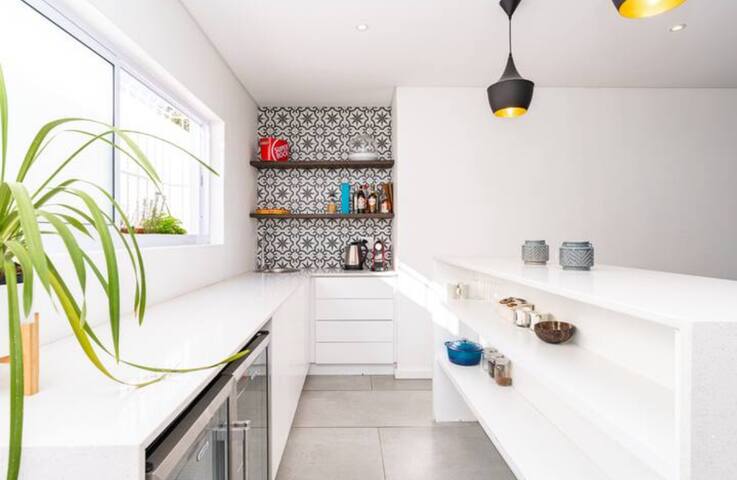 International Kitesurfers: Private Pool & seaviews gallery image 5