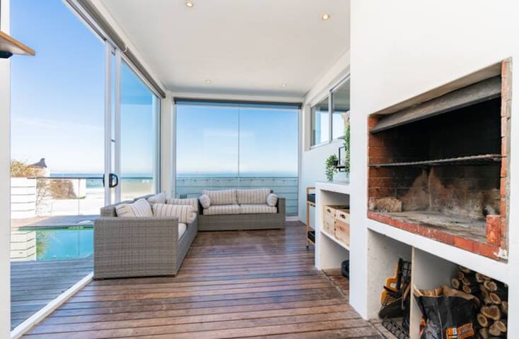 International Kitesurfers: Private Pool & seaviews