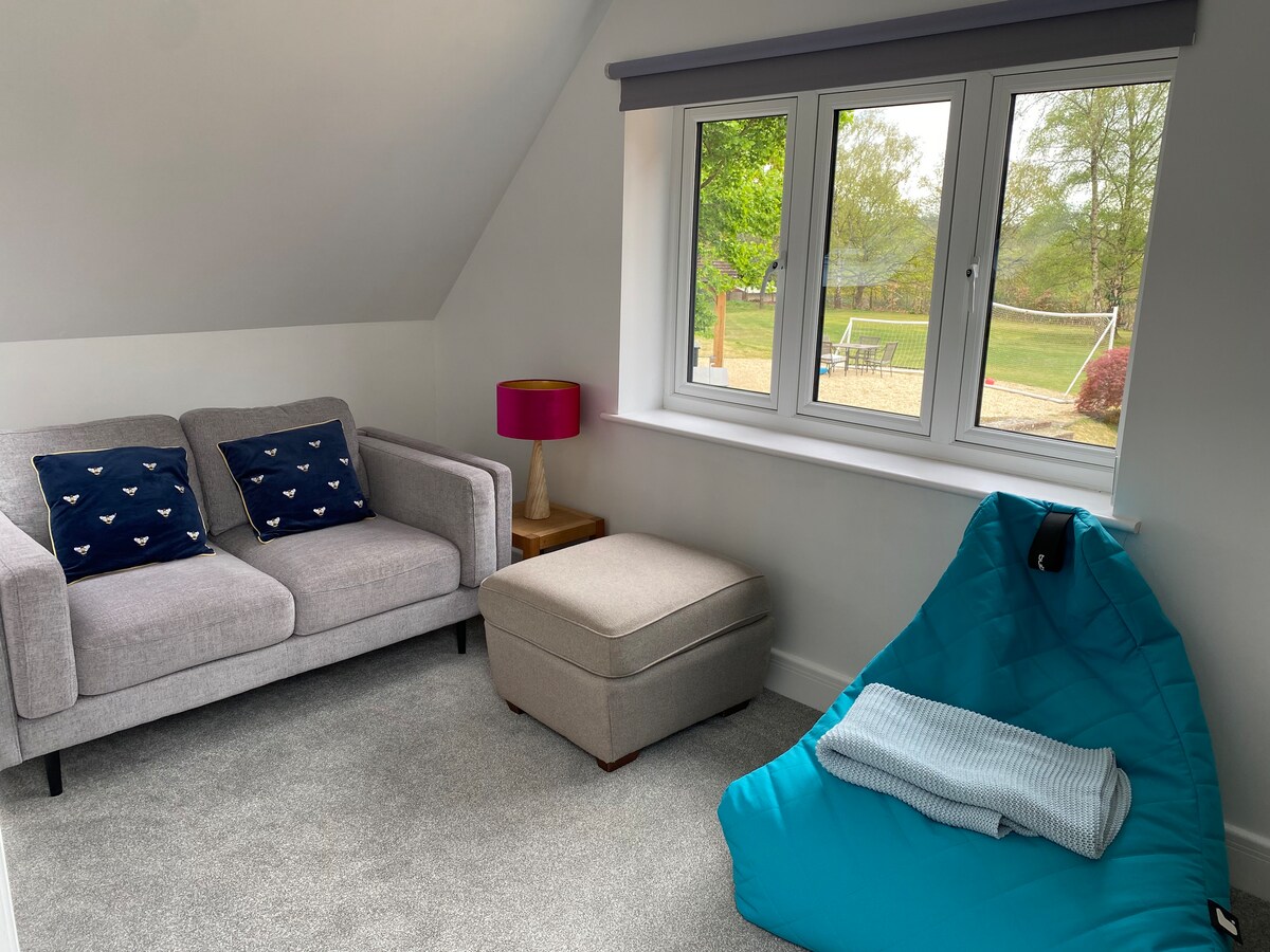 Popular Airbnb listing: Beautiful self contained new build annex, Farnham in Surrey